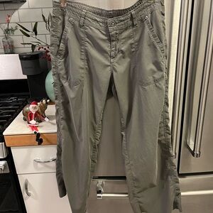 Kuhl Splash Ladies Size 8. Roll up, Hem has been trimmed a bit looks great